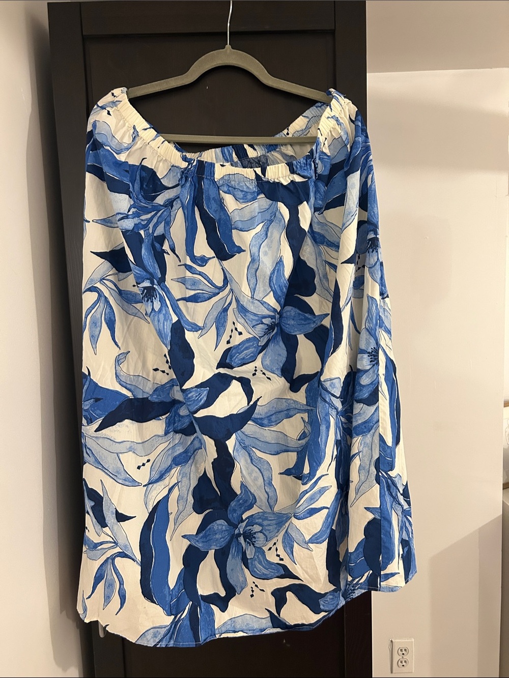 H&M Blue and White Floral Elastic Waist Skirt